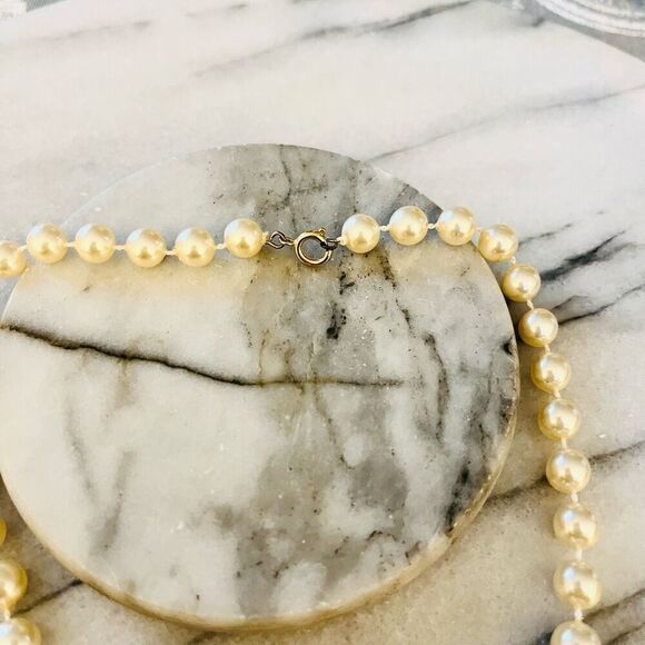 Vintage Crystal Pendant with Faux Pearl Necklace Blue Gold Toned Metal Cream - Picture 4 of 8